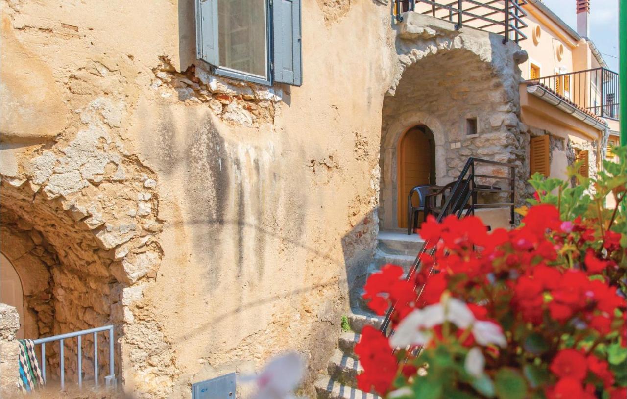 1 Bedroom Beautiful Apartment In Omišalj Exterior foto